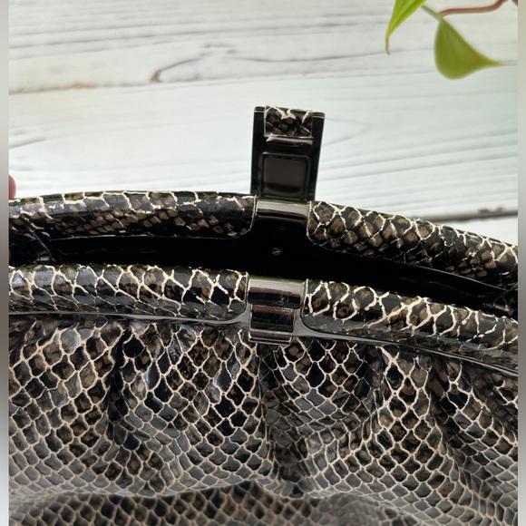Gorgeous Vintage Snakeskin Evening Bag, Clutch or Shoulder Bag - Picture 9 of 14